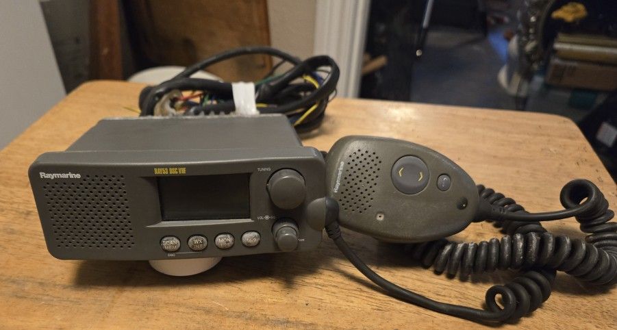 Raymarine Ray53 Compact VHF Radio