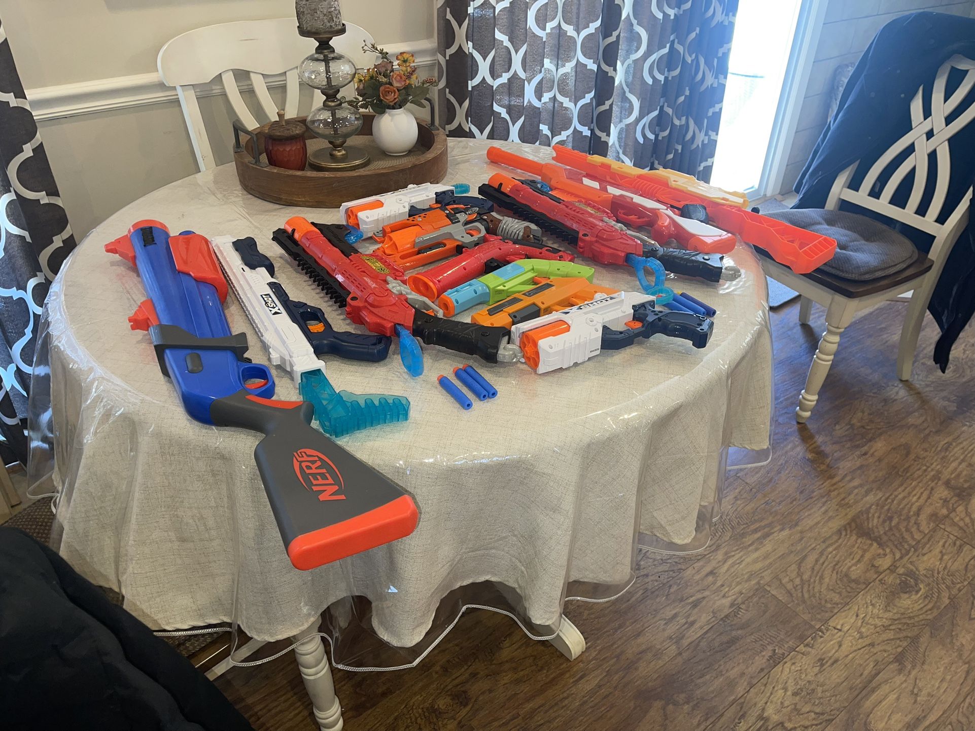12 ASSORTED NERFSTYLE GUNS ALL WORKING NO BULLETS. RIFLES AND HAND GUNS. SELL AS A LOT NOT SEPARATE.