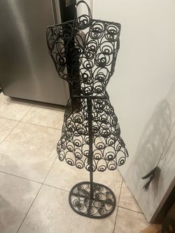 Decorative Metal Wire Dress Form Stand