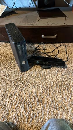 Xbox 360 W/ Kinect
