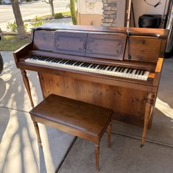 Piano - Self Playing 