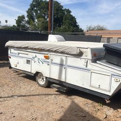 Pop Up Trailer Needs Work On Tarp And Floor Is A Little Discolored 