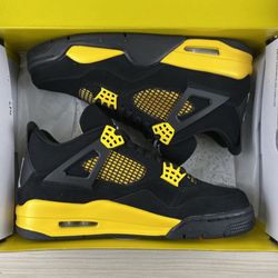 Jordan 4 Retro Thunder (2023)