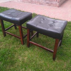 2 Wooden Bar Stools W Leather Tops 21.5" X 16" X 23" Tall