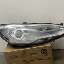 2012-2016  S-TYPE TESLA RIGHT FRONT PASSENGER SIDE  ASSEMBLY IN EXCELLENT WORKING CONDITIONS 