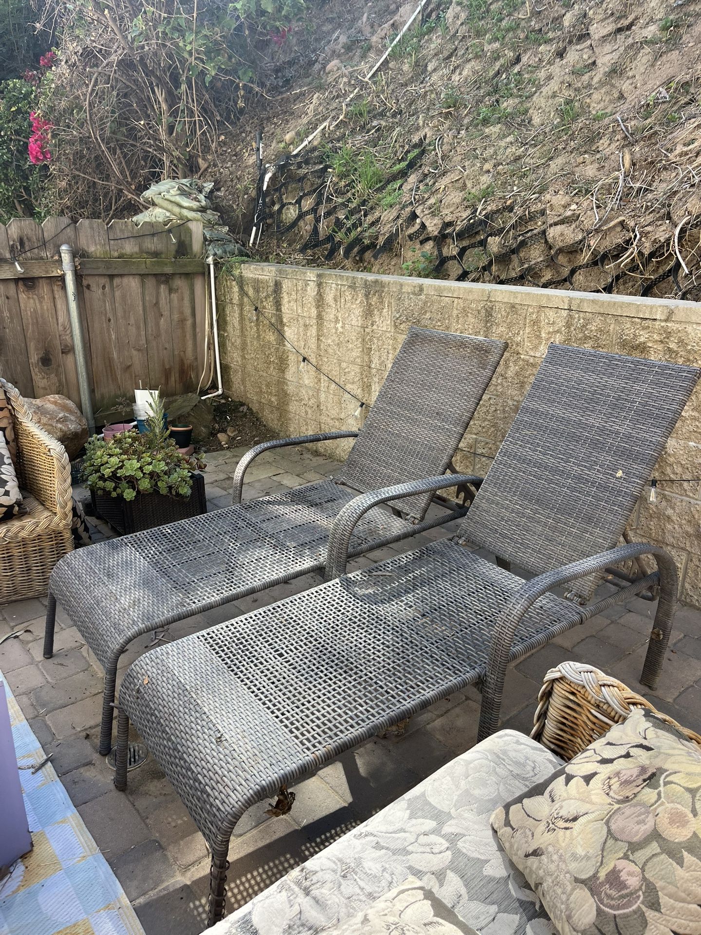 Free Outdoor Lounge Chairs