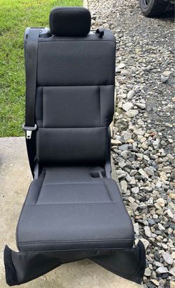 2020 Ford Explorer Center Second Row  Seat In Great Shape.