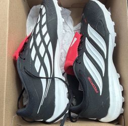 US 10 adidas Predator Men’s Turf Soccer Shoes Black/Red (Only Worn for One Game)
