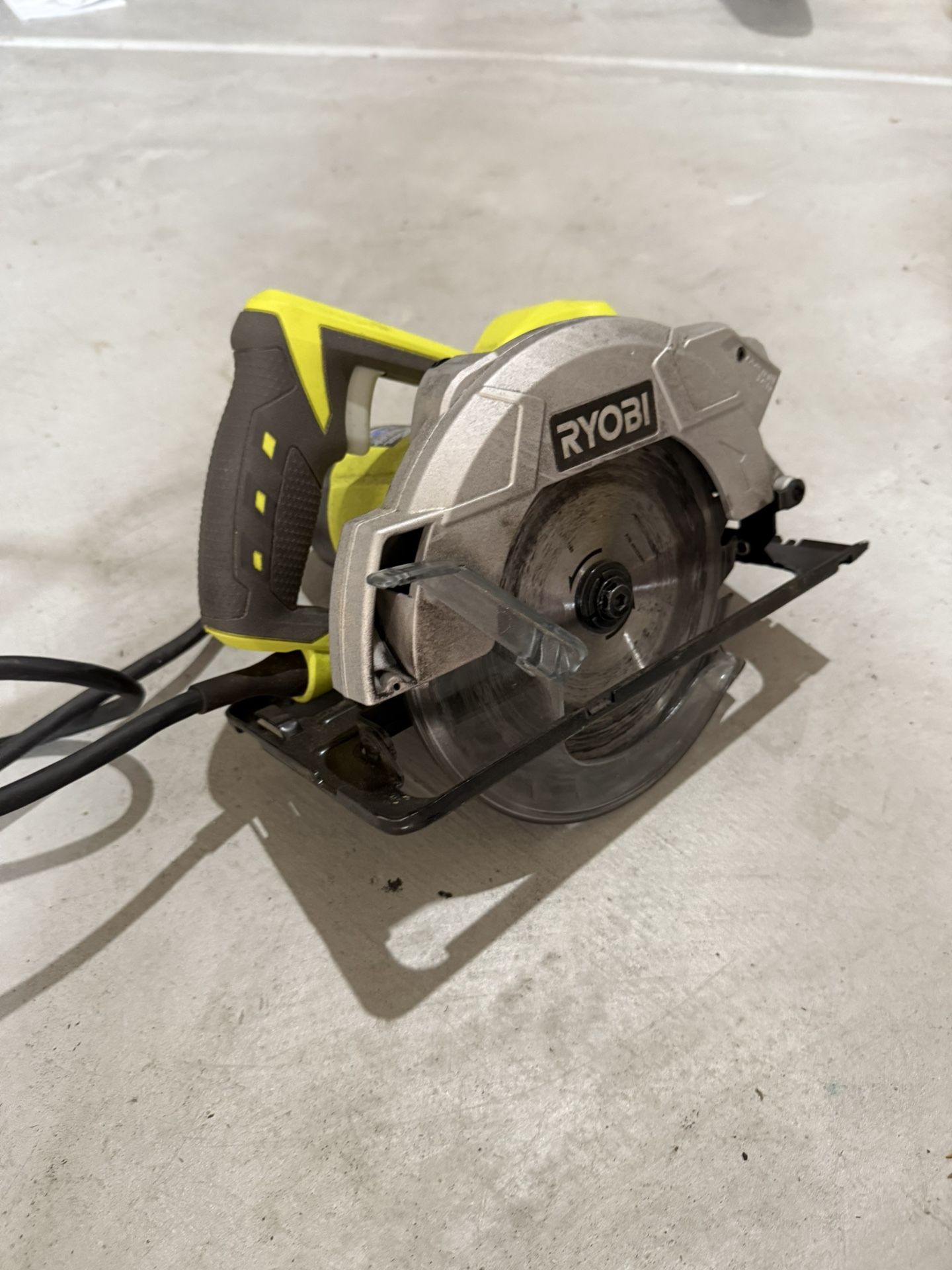 RYOBI ONE+ 18V Cordless 5 1/2 in. Circular Saw (Tool Only)