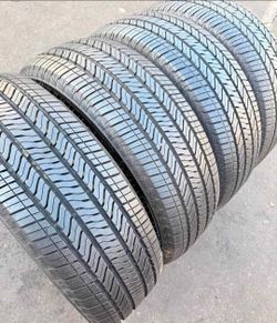 225 65 17 Yokohama tires Con 80% de Vida Las 4