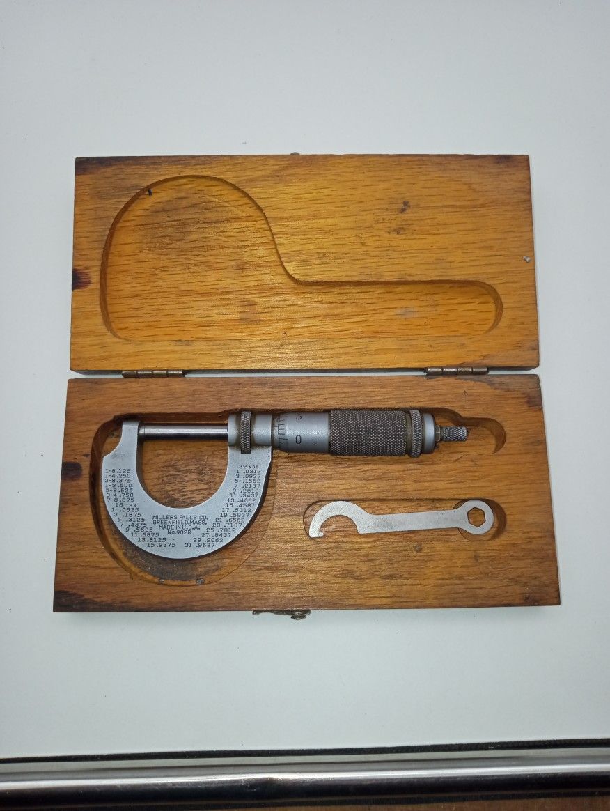Miller falls co. No 902r. Outside micrometer