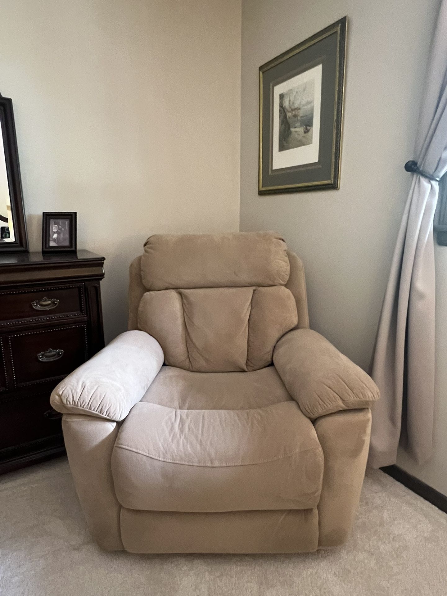 Very Comfy Beige Recliner
