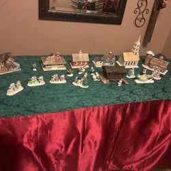 Like New Christmas Village 25 Pieces Total In Bloomington
