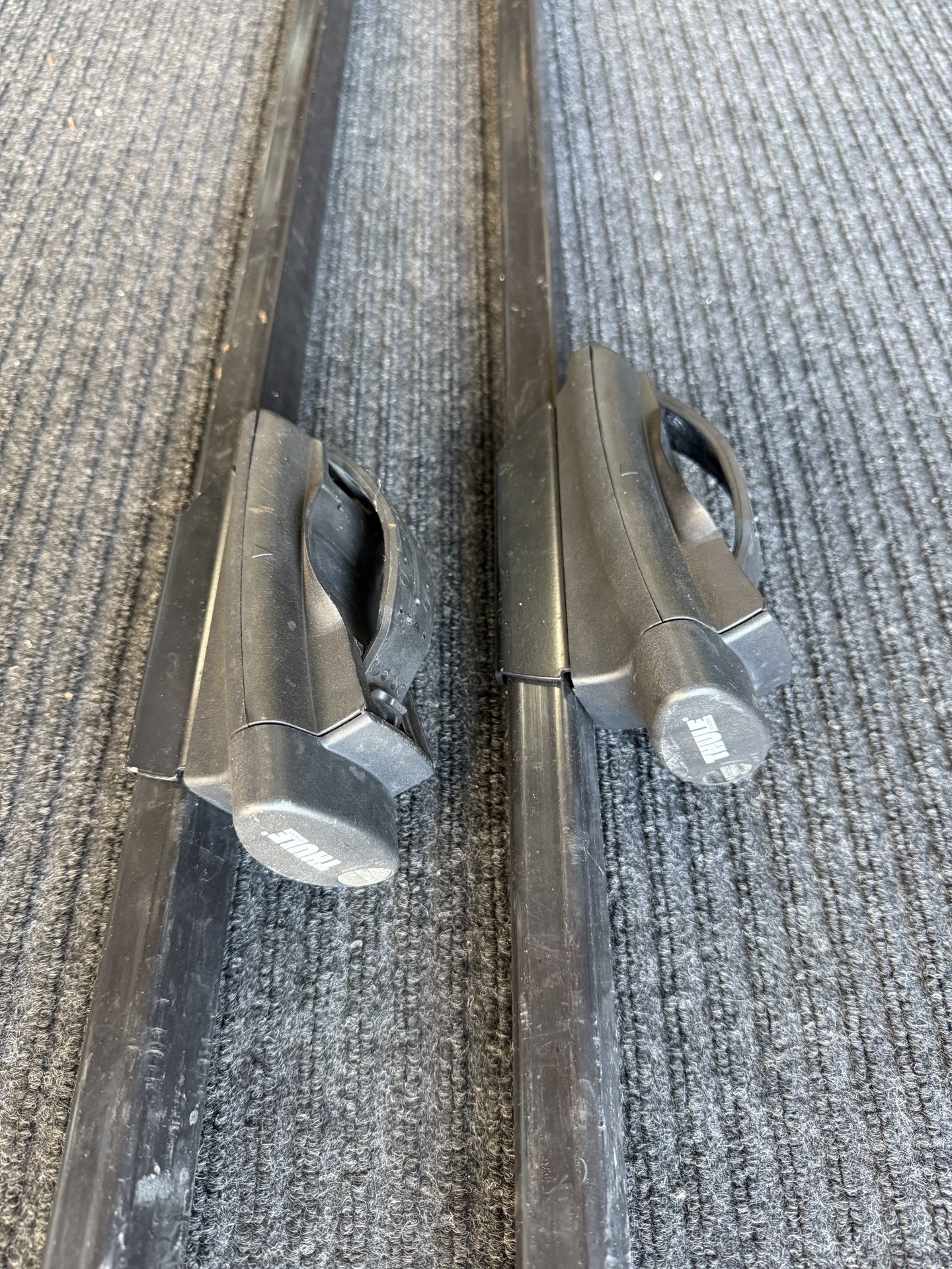 Thule Roof Rack Cross Bars - Lockable