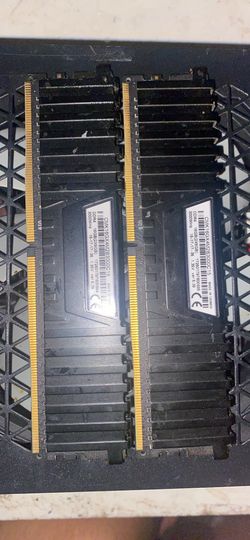 16gb of ram 2 sticks each 8gb