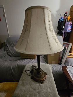 Traditional Table Lamp with Ornate Base