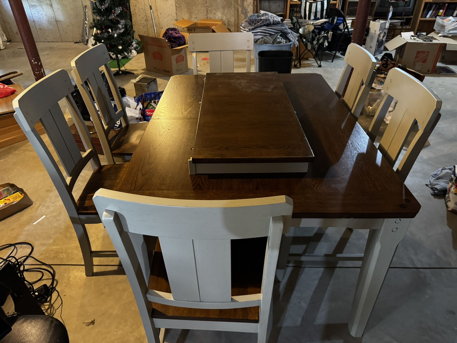7-Piece Dining Room Set – Excellent Condition