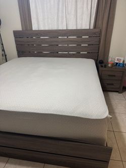 King Bed Frame with Slatted Headboard