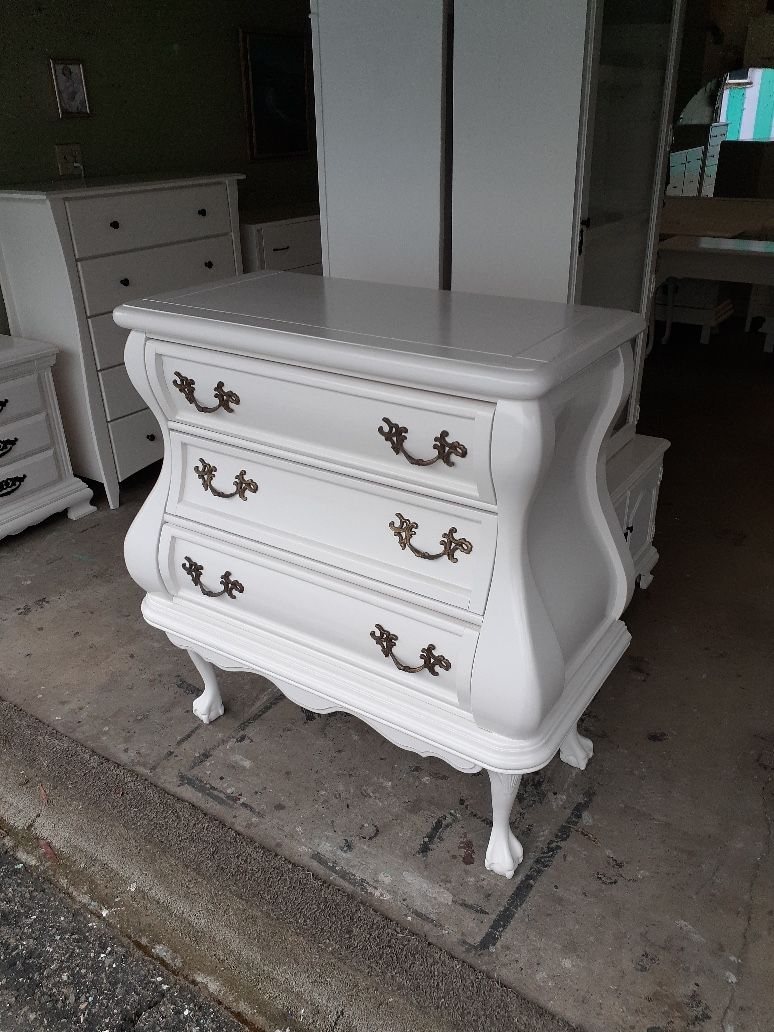 Stunning Refurbished Vintage Mid-Size White Dresser