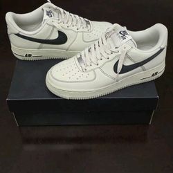 Nike Air Force 1 '07 LV8 Light Khaki Black Mens Size 7.5