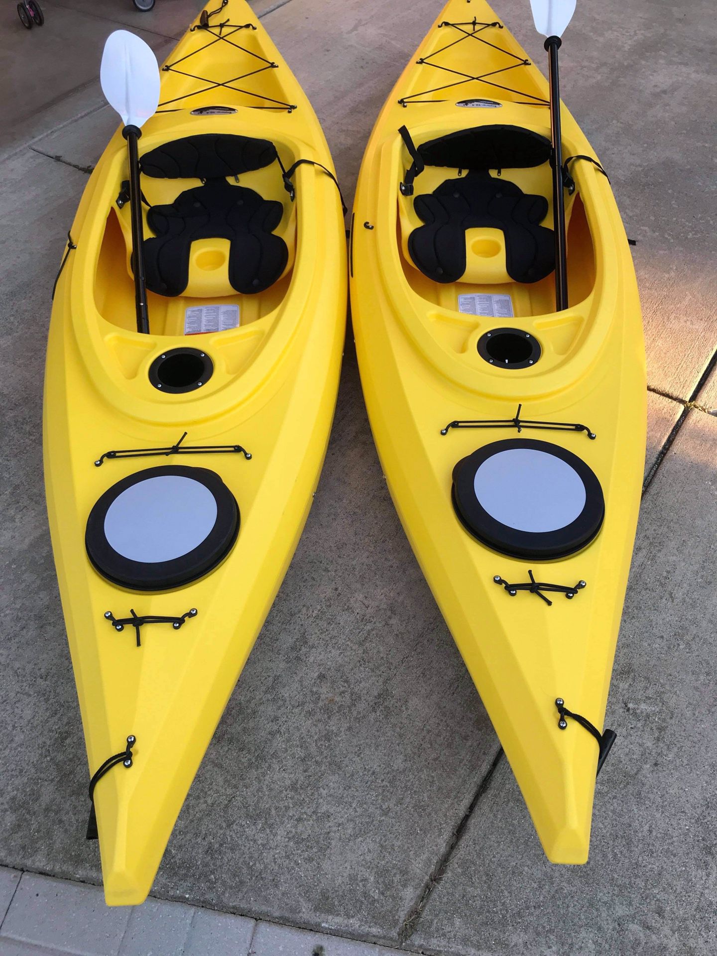 BRAND NEW! Sundolphin 10.4 Explorer Kayak. 10ftW/ Paddle