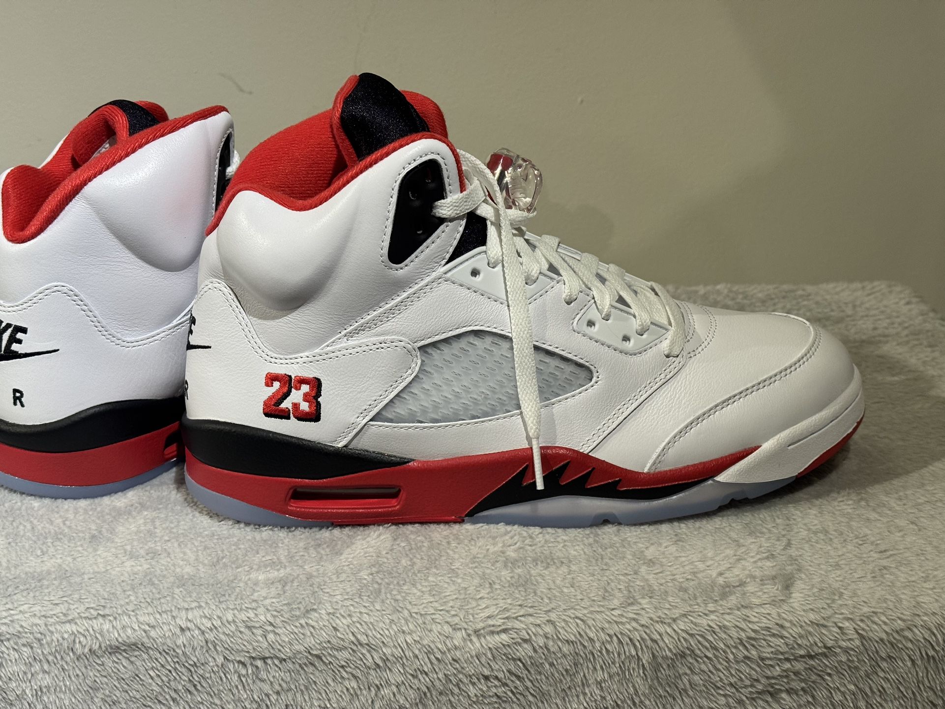 Air Jordan Fire Red 2025 Brand New Dead Stock Size 10.5 - Cash Only