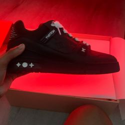 Black and white Louis V size 7