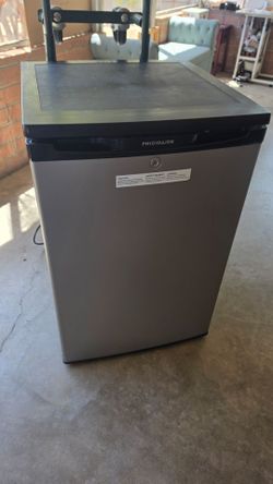 Frigidaire Lockable Mini-Fridge 3 Cu. Ft.
