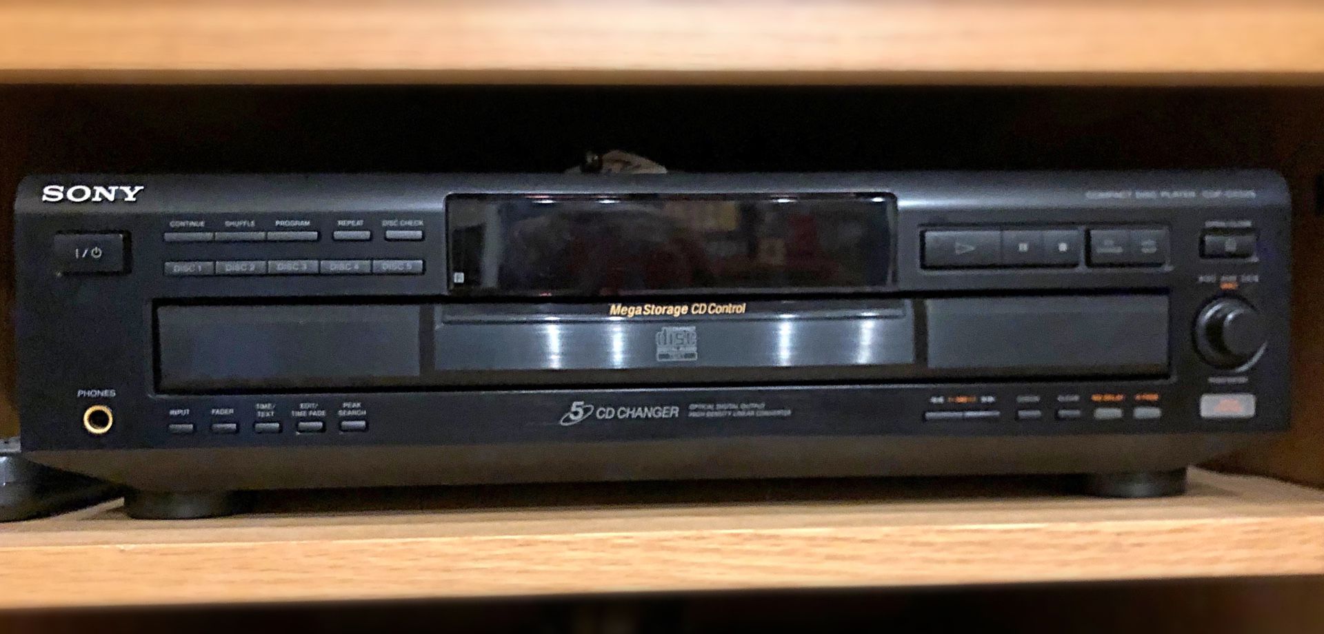 Sony 5 disc CD player CDP-CE525