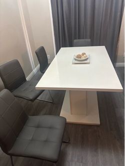 Dining table and chairs (all included!!!)