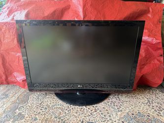 LG 47” Flat Screen TV + Roku Streaming Stick & Remote | Excellent Condition