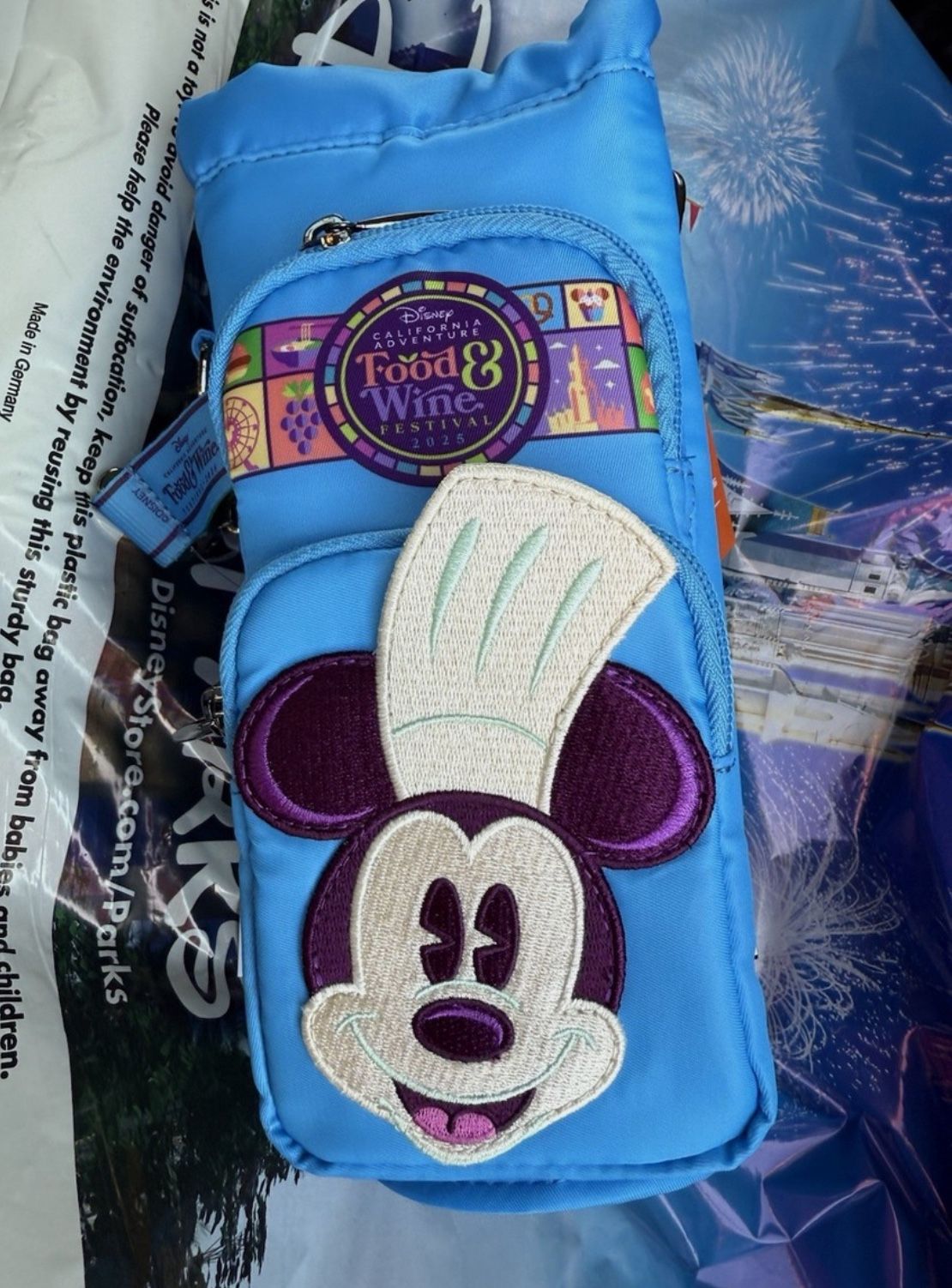 2025 Disney Parks Lug Bottle Holder Crossbody Bag DCA Food & Wine Mickey NWT