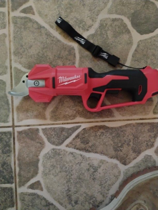 Milwaukee Brushless Shears 