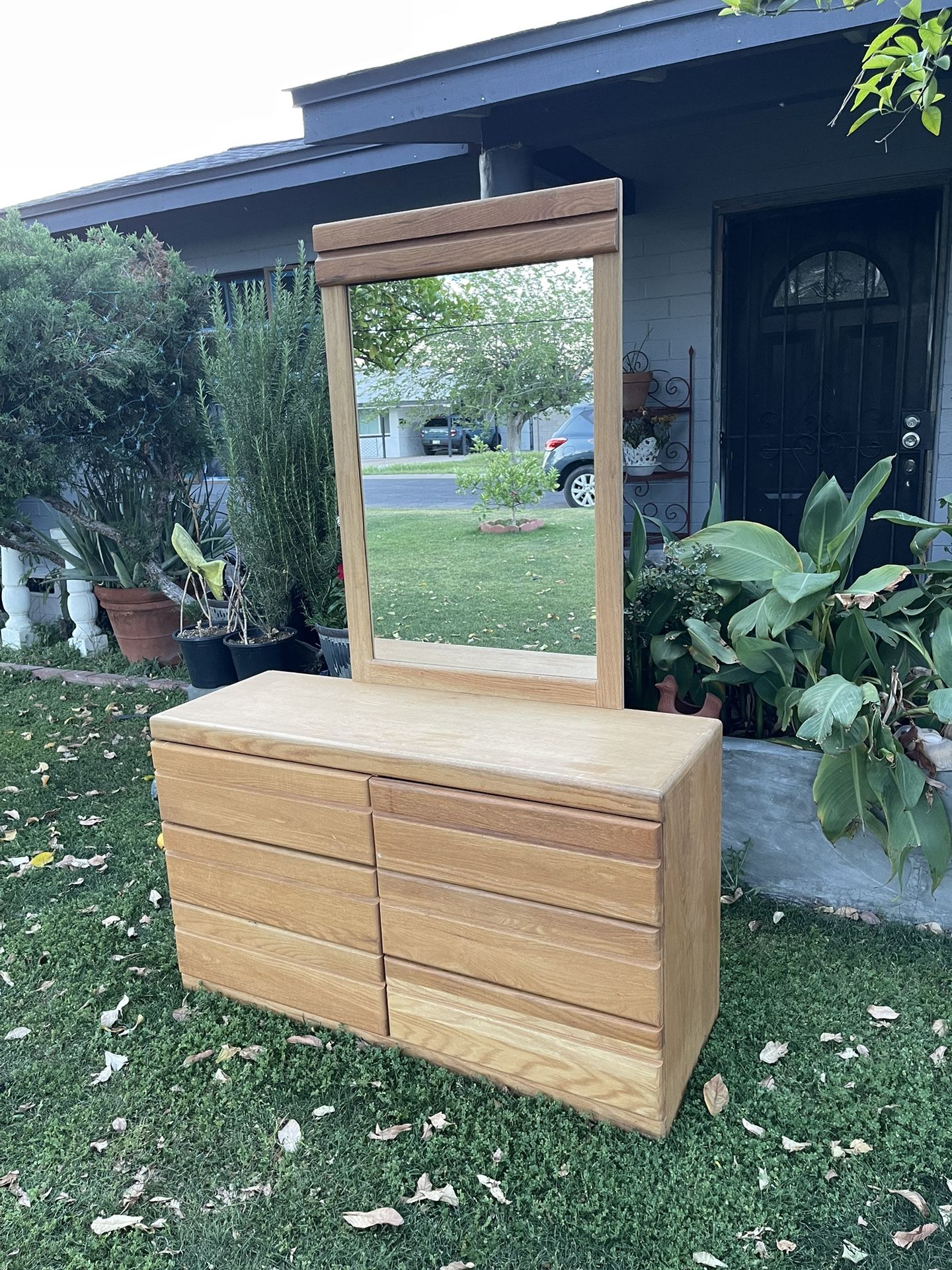 Dresser With Mirror 