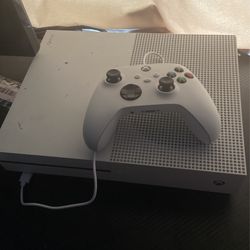 XBOX ONE S + CONTROLLER