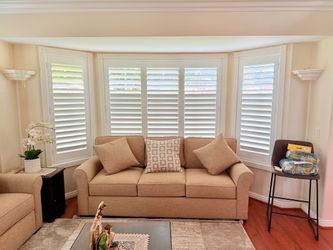 Custom Basswood Plantation Shutters & Expert Installation - Real Wood Interior Window Coverings (Persianas de Madera Estilo Plantacion)