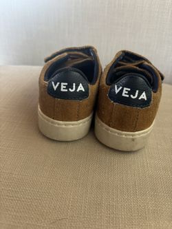 Veja Size 6
