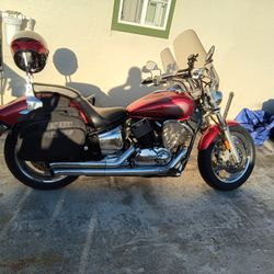 2006- Yamaha 1100cc  Burgundy.