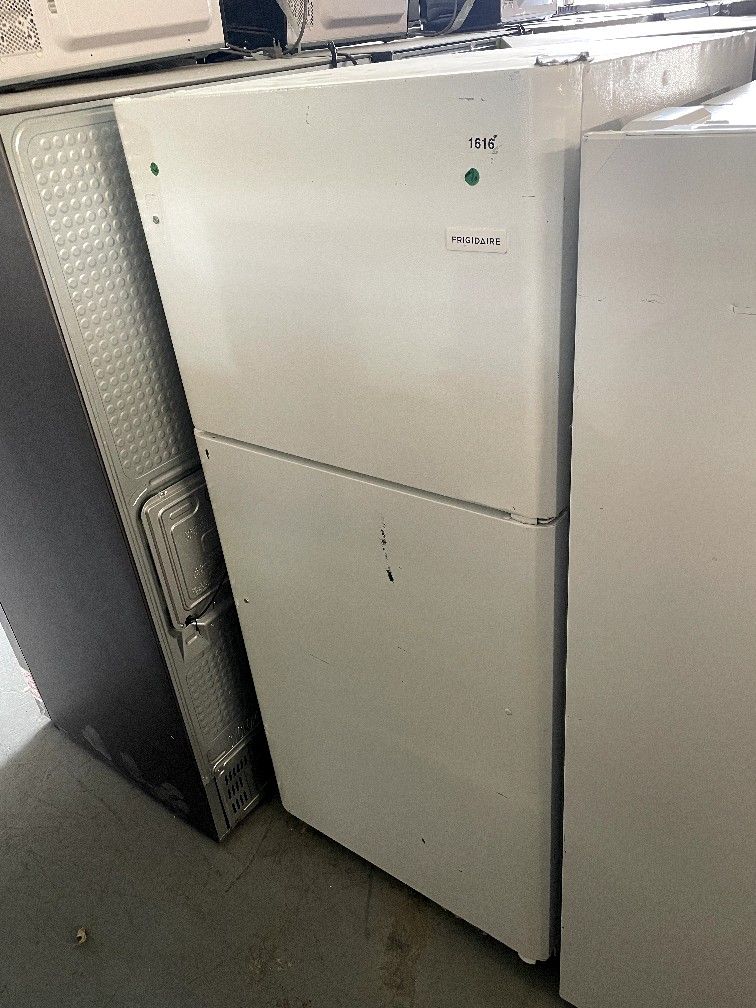 GE 30” top freezer refrigerator white NO HANDLES $350