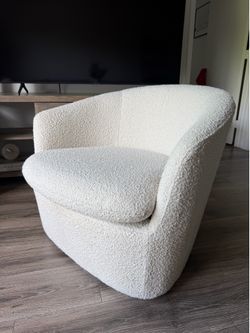 Swivel Boucle Lounge Chair