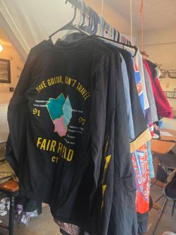 Clothes shoes shirts jeans about 500? Pieces $100