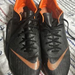 Size 8.5 Soccer Cleats Send Offers