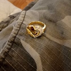 14k Ring Says Mom On It