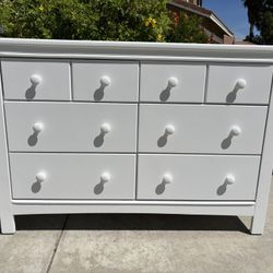 White 6 Drawer Wood Dresser Chest of Drawers Furniture Great Condition 