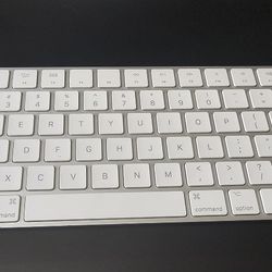 Apple Wireless Magic Keyboard 2