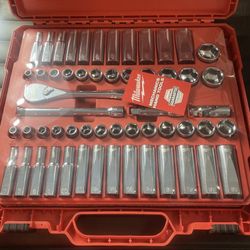 Milwaukee 3/8 in. Drive SAE/Metric Ratchet and Socket Mechanics Tool Set (56-Piece).  Brand NEW.  NUEVO.