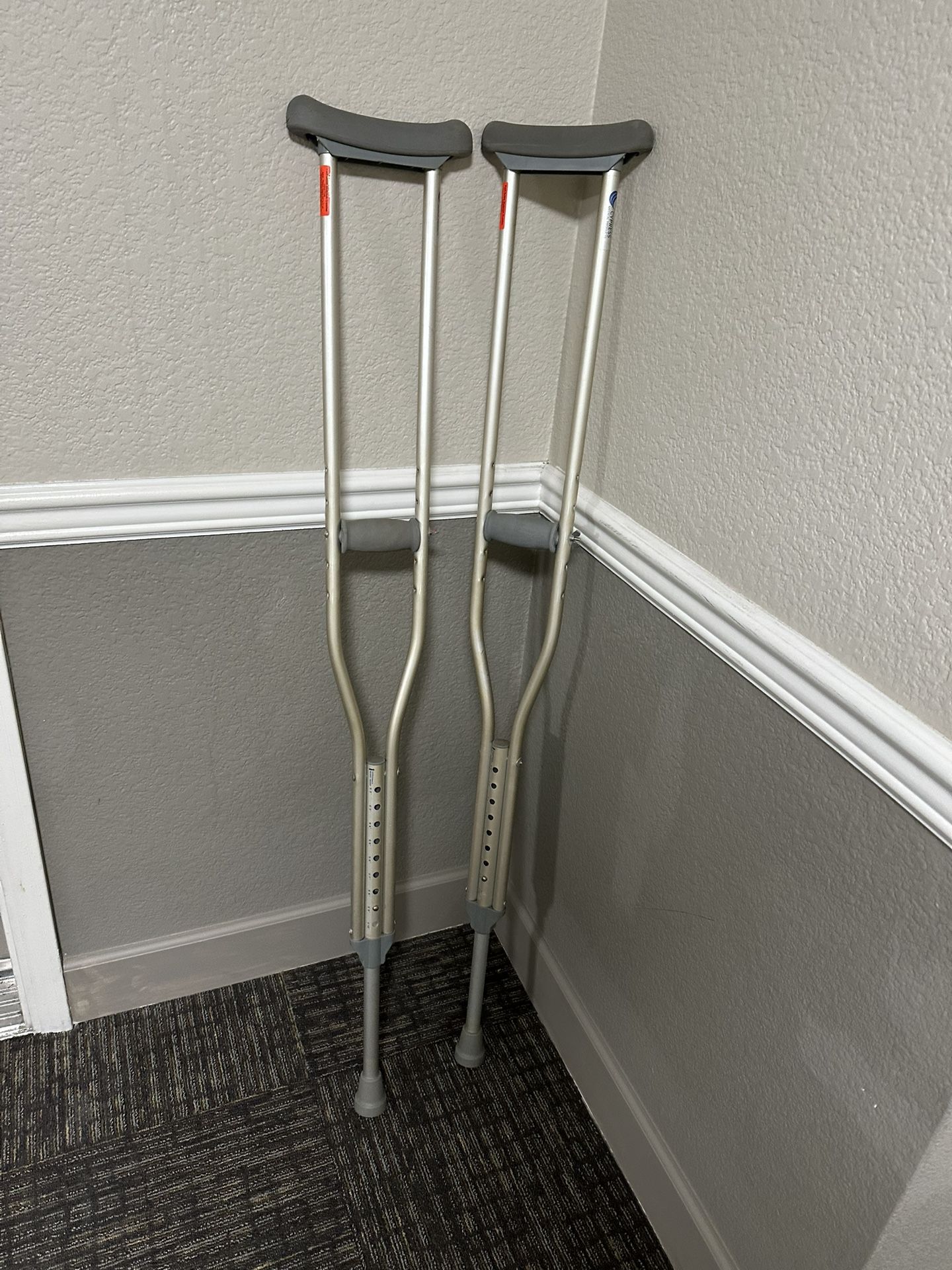 Free Crutches