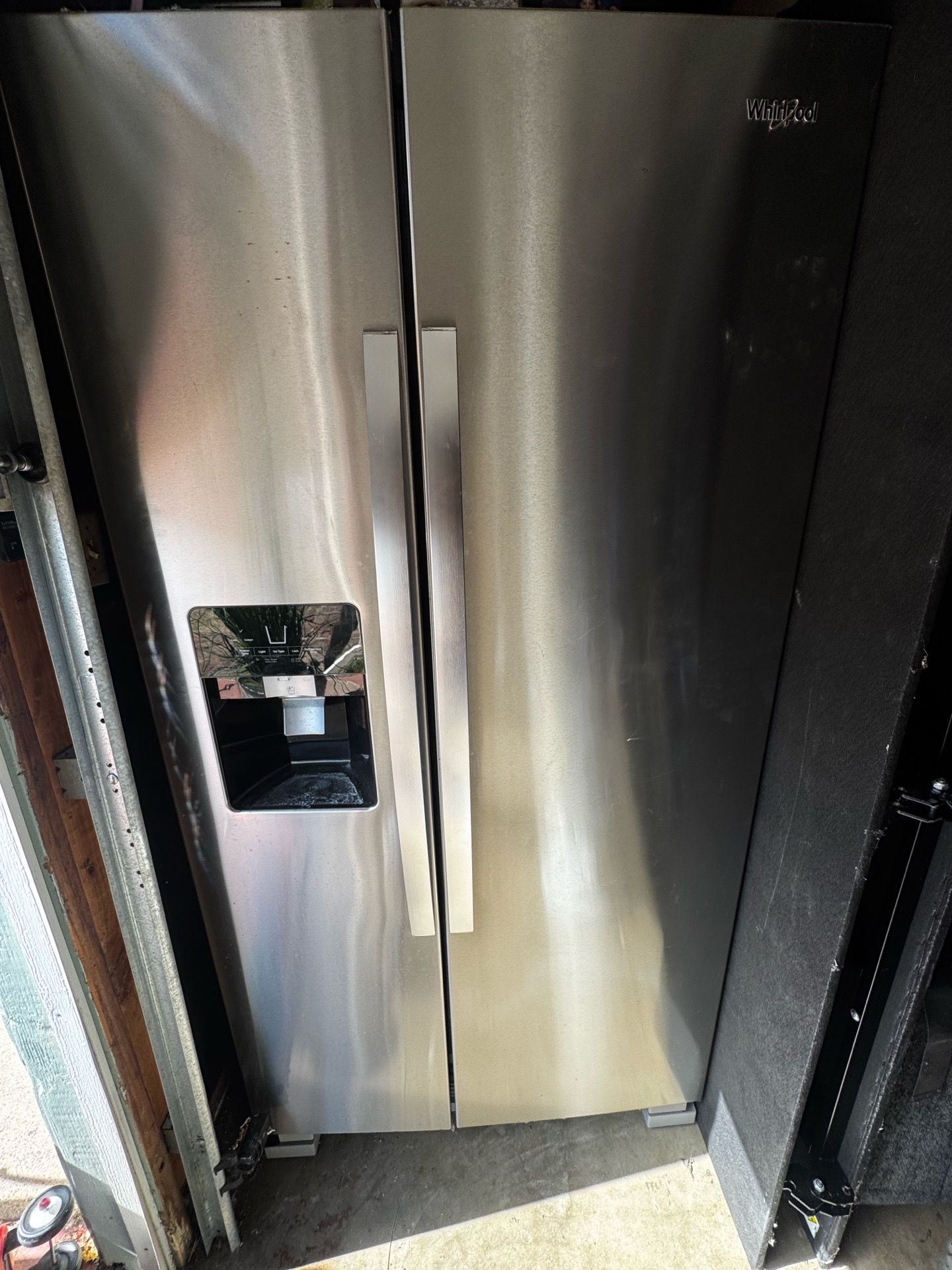 Refrigerator whirlpool