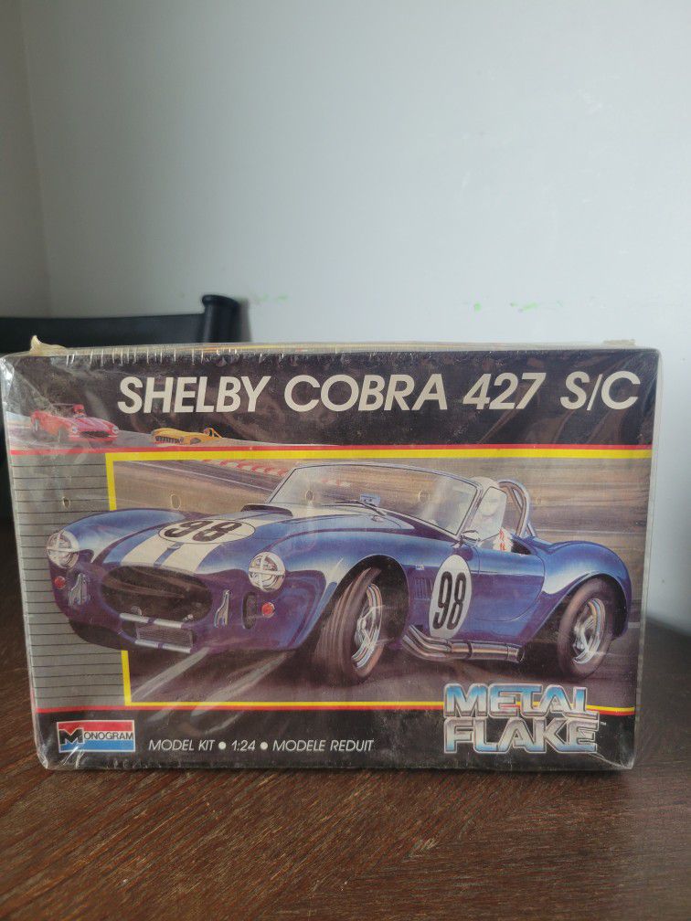 Monogram 2764 Shelby Cobra 427 S/C 1/24 Scale Model Kit 