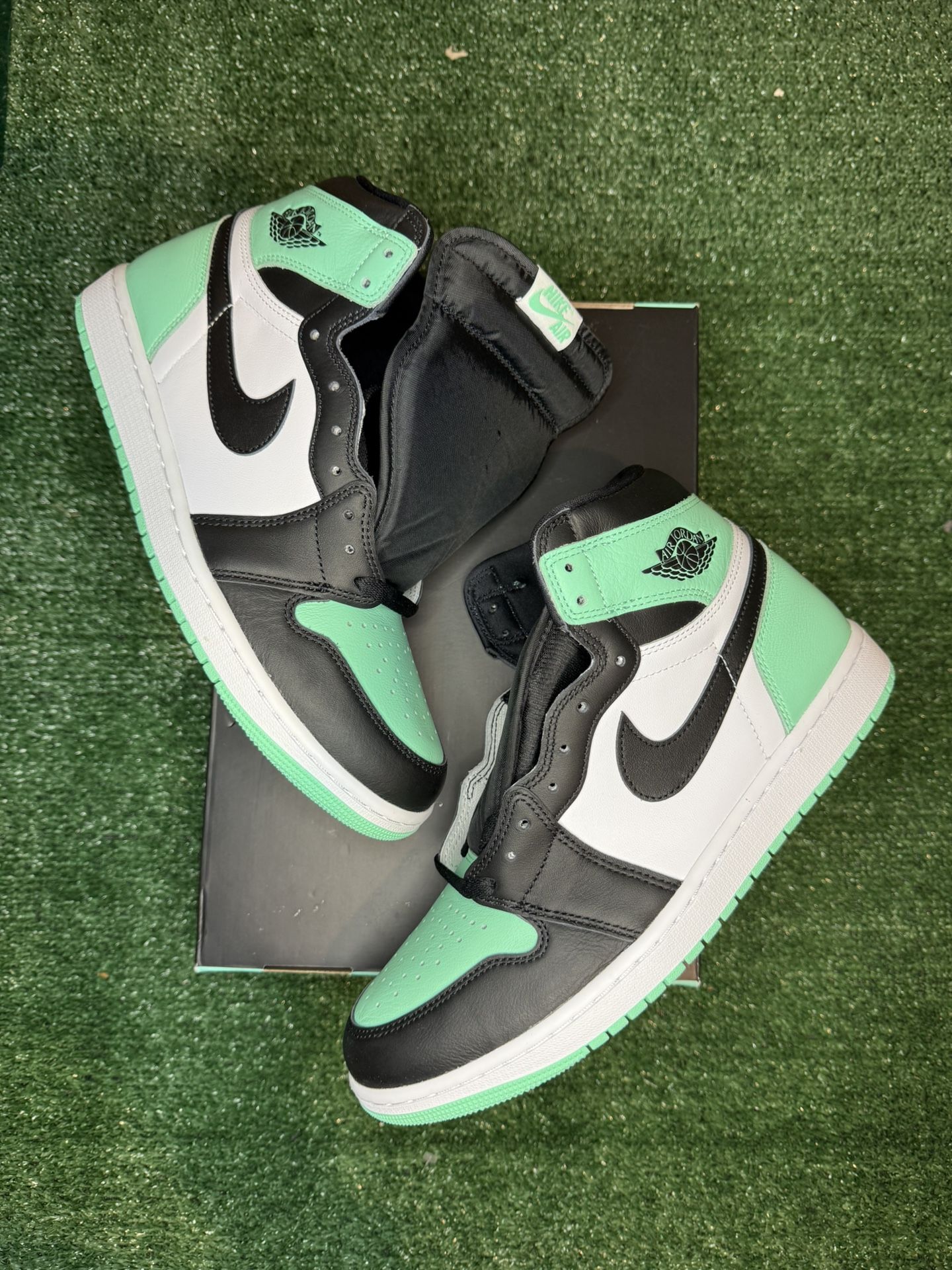 NEW Air Jordan 1 Retro High OG 'Green Glow' Men’s Size 10 & 11.5 DZ5485-130